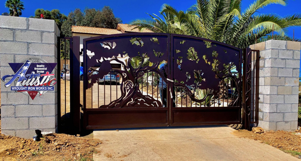 custom-tree-design-driveway-metal-iron-gate.jpg custom-tree-design-driveway-metal-iron-gate.jpg
